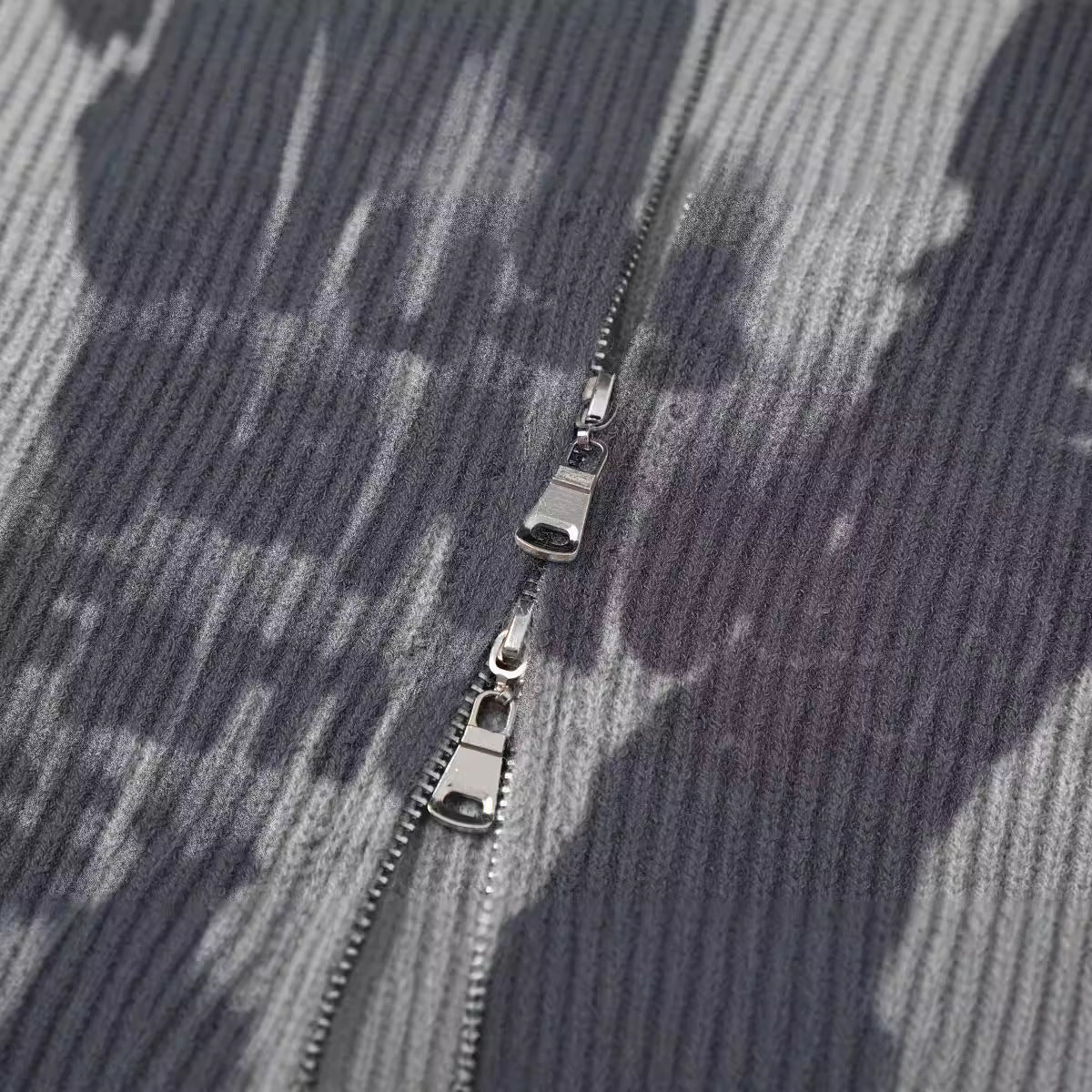 American-style High Street Graffiti Destruction Wind Cardigan Sweater Men's Autumn And Winter Hip-hop National Fashion Design Sense Knitwear