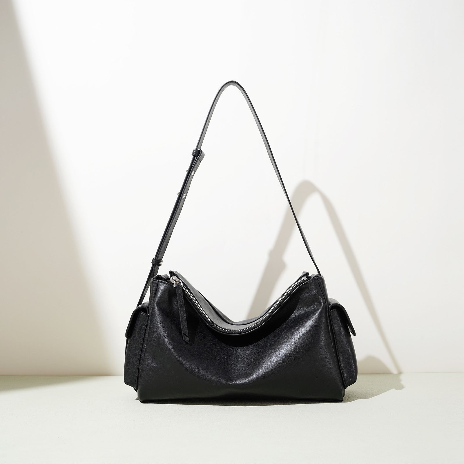 Retro Hobo Baguette Bag - Niche Cowhide Light Luxury High-end Crossbody Autumn 2025