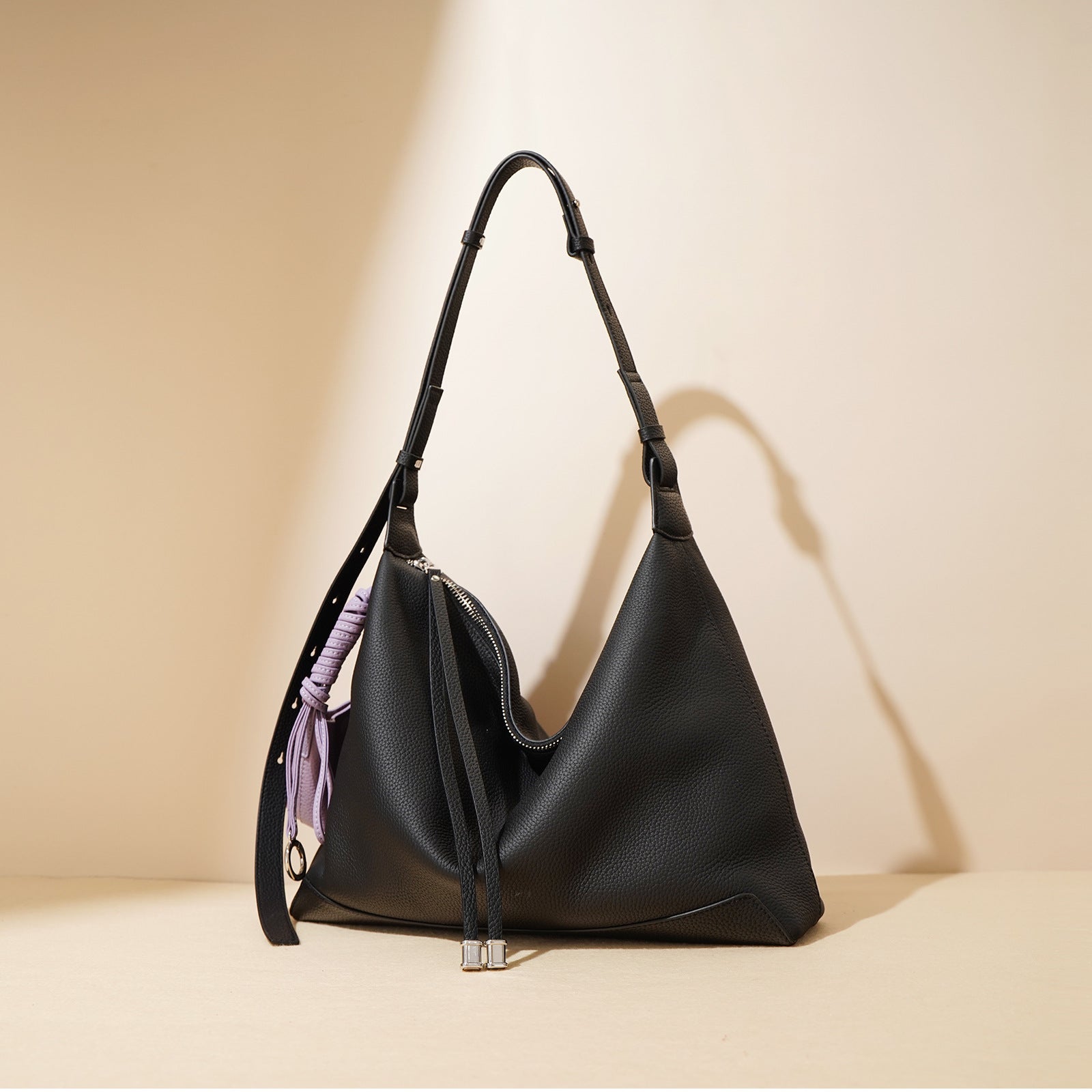 Niche Simple Tote Bag - Large Capacity High-end Commuter Underarm Bag 2025
