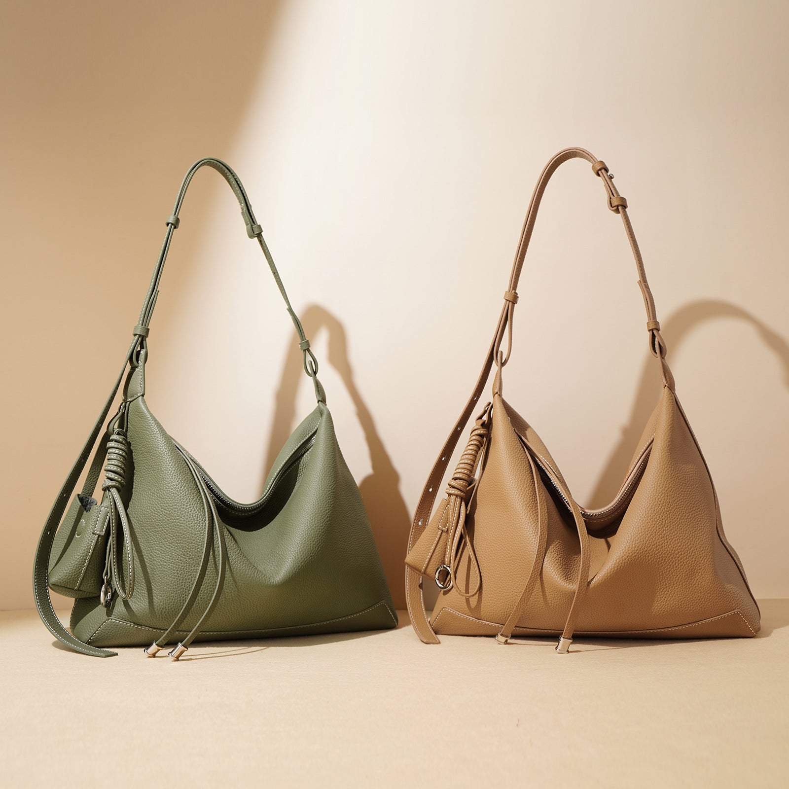 Niche Simple Tote Bag - Large Capacity High-end Commuter Underarm Bag 2025