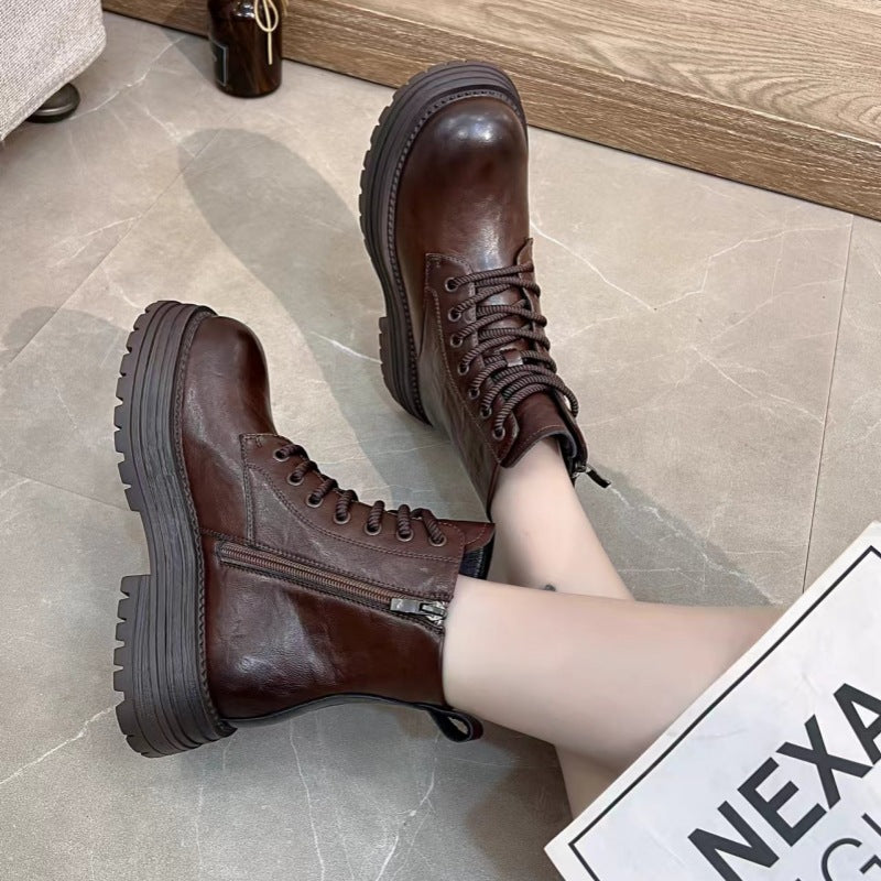 Light Luxury Stall Boots Hand-Scratch Pattern Round Toe Short Boots Women's 2025 Autumn And Winter New Pleated Thick Sole Height-Increased Martin Boots