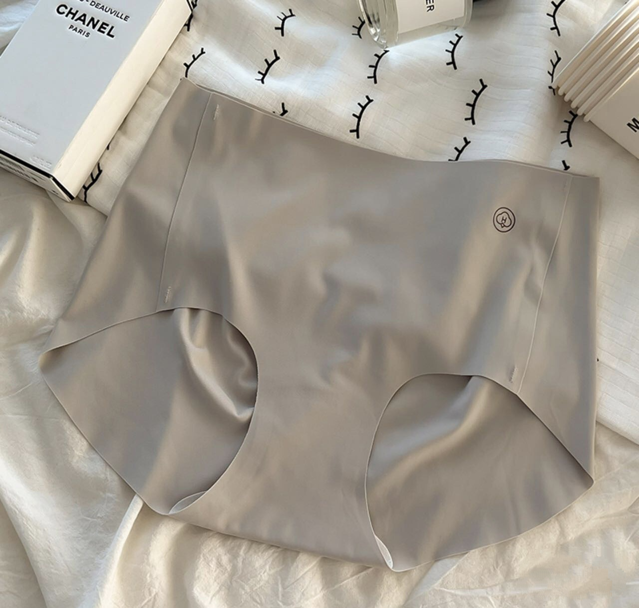 Traceless Underwear Women's Naked Peach Hip Pure Cotton Bacteriostatic Non-Hip Breathable Sports Invisible Briefs