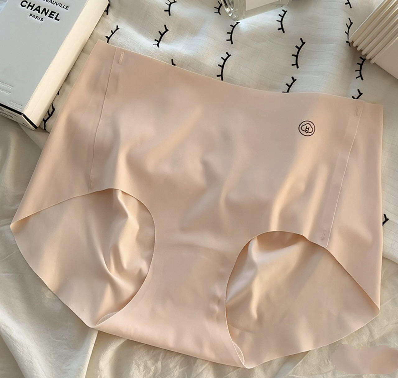Traceless Underwear Women's Naked Peach Hip Pure Cotton Bacteriostatic Non-Hip Breathable Sports Invisible Briefs